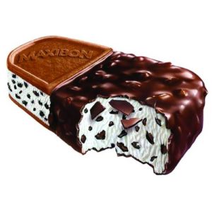 Du gust is megl'che uan: Maxibon! Gelato alla vaniglia con pezzettini di cioccolato diviso in due: da un parte un goloso rivestimento di cacao e dall'altra morbido biscotto.