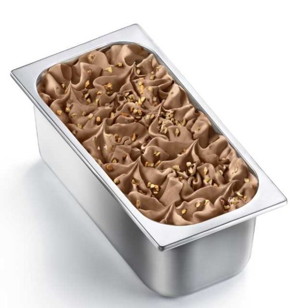 Gelato mantecato al gusto Bacio con pezzi di nocciole. Vaschetta grande.