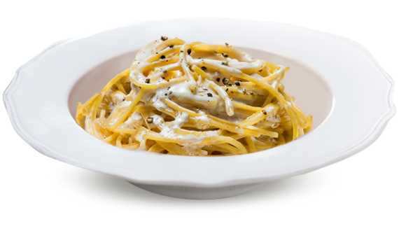 Spaghetti con Pecorino Romano e pepe.