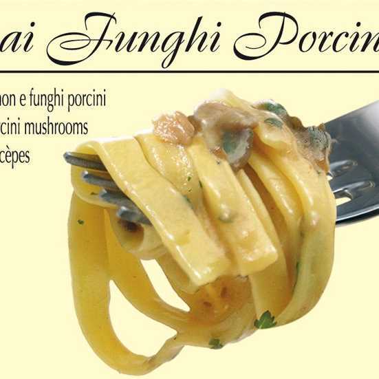 Pasta fresca con sugo ai funghi Champignon e Porcini.